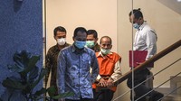 Penyidikan hingga persidangan dua kasus itu dilalui Annas Maamun. Sampai akhirnya pada 24 Juni 2015 Annas Pengadilan Tindak Pidana Korupsi Bandung menyatakan Annas terbukti menerima suap dan menjatuhkan vonis 6 tahun penjara serta denda Rp 200 juta subsider 2 bulan kurungan. Lalu, pada 2018 Annas mengajukan kasasi ke Mahkamah Agung (MA) atas hukuman 6 tahun penjara yang dijatuhkan kepadanya. Namun ditolak dan vonisnya diperberat menjadi 7 tahun penjara.