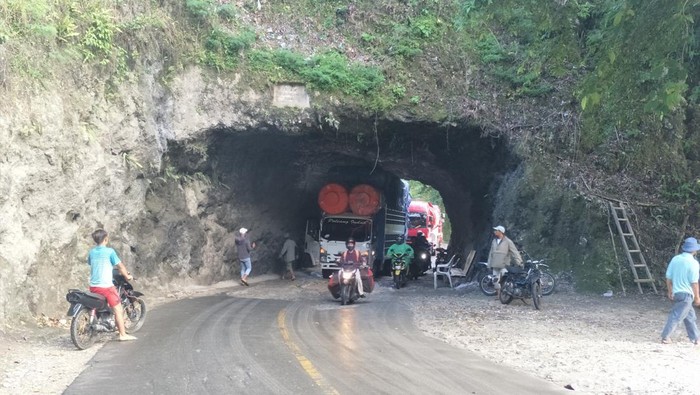 Terowongan di Sumpang Labbu, Kecamatan Bengo.