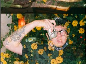 Polemik Thrifting: Isser James Vs Everybody