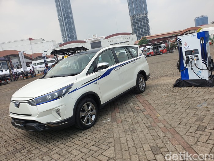 Toyota Kijang Innova Listrik Toyota Kijang Innova Listrik muncul di IIMS 2022