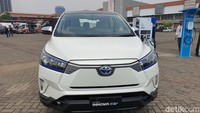 Toyota Kijang Innova Listrik dipamerkan ke umum dalam rangkaian ceremony pembukaan IIMS Hybrid 2022 di JIExpo Kemayoran (Luthfi Anshori/detikOto)