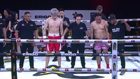 Pertandingan dihentikan jelang ronde ketiga akibat cidera yang diderita Vicky. Dok. YouTube/Deddy Corbuzier.