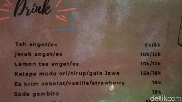 Warung yang viral harga es tehnya Rp 8 ribu segelas, Kamis (31/3/2022).