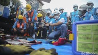 PLN menghimbau kepada masyarakat untuk tetap waspada terhadap penggunaan alat elektronik. Misalnya jangan membiarkan alat pemanas nasi ataupun alat pemanas air minum masih menancap listrik dalam keadaan kosong karena bisa menjadi pemicu kebakaran.