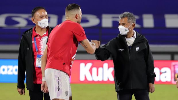 Ajang BRI Liga 1 resmi mengakhiri kompetisi musim 2021-2022 pada Kamis (31/03) dengan menempatkan Bali United sebagai pemenang. Menyusul hal tersebut, seremoni penutupan pun dilakukan di Stadion I Wayan Dipta, Gianyar, Bali. Ajang BRI Liga 1 resmi mengakhiri kompetisi musim 2021-2022 pada Kamis (31/03) dengan menempatkan Bali United sebagai pemenang. Menyusul hal tersebut, seremoni penutupan pun dilakukan di Stadion I Wayan Dipta, Gianyar, Bali.