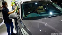 Jika Anda jeli, setiap mengunjungi pameran otomotif akan menemukan sosok-sosok ini, termasuk di IIMS 2022.