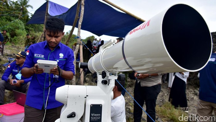 Berburu Hilal Ramadan 2022 Pemantauan hilal Ramadan dilakukan di sejumlah titik di Indonesia. Salah satunya di Kota Ambon dan Kota Sorong.