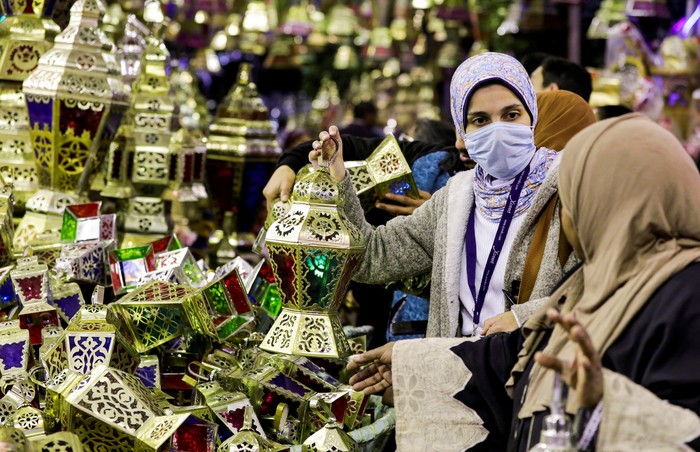 Berburu Lentera Mesir, Hiasan Khas Bulan Ramadan Traditional Ramadan lanterns called