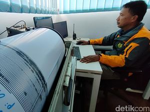 Teliti Kandungan Gas, Pos Pantau Gunung Kelud Kirim Sampel Air ke PVMBG