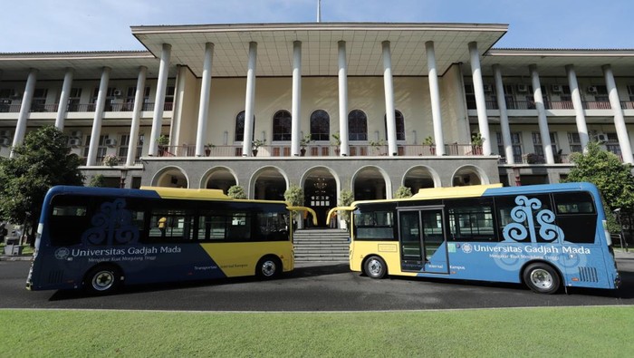 UGM luncurkan dua bus listrik Trans Gadjah Mada, Jumat (1/4/2022).