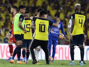 Messi Cemberut saat Selfie sama Suporter Lawan, Gara-garanya...