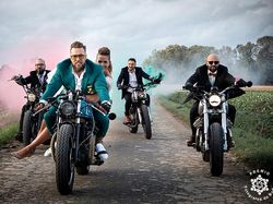 Jawara Kontes Foto Pernikahan FdB, Tak Kalah Romantis dari #BinJinWedding