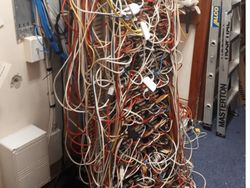 Kekacauan Gadget yang Bikin Orang IT Geleng-geleng Kepala