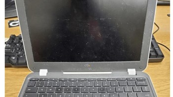 Meskipun penting untuk menjaga komputer kamu tetap bersih untuk mencegah kotoran masuk ke sistem dan merusak fungsi internal perangkat namun orang ini harus membawa laptopnya untuk diperbaiki setelah secara tidak sengaja memasukkannya ke dalam mesin cuci. Foto: Drivepedia