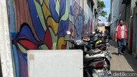 Tempat makan tersebut bernama Gang Nikmat yang berlokasi di di gang Masjid jalan Cihapit. Lokasinya tidak jauh dari pertama masuk gang. Foto: detikcom/Riska Fitria