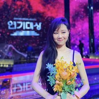 Hingga akhirnya, Sports Chosun melaporkan bahwa Gong Hyo Jin sudah bertunangan dengan kekasihnya Kevin Oh. Kabar itu tersiar sehari setelah acara pernikahan Hyun Bin dan Son Ye Jin. Foto: dok. Instagram @rovvxhyo