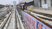Progres pembangunan LRT Jabodebek tahap 1 mencapai 90 persen.