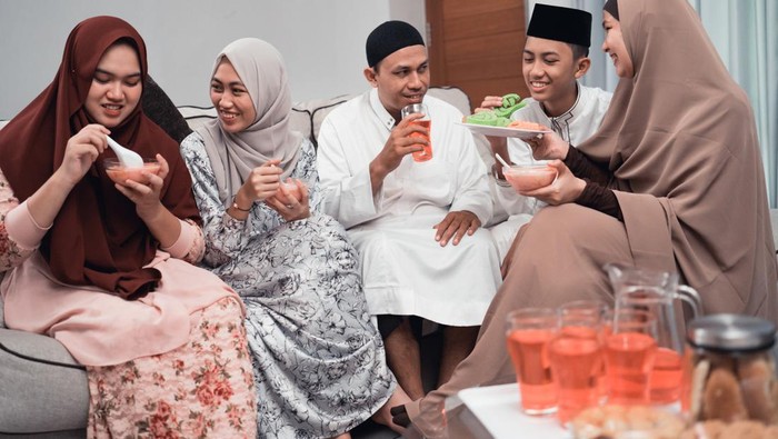 Ilustrasi makan bersama
