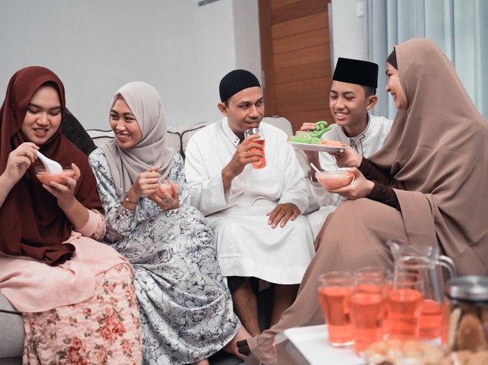 Ilustrasi makan bersama