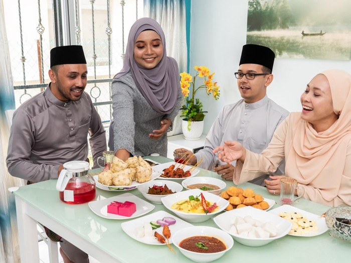 Ilustrasi makan bersama