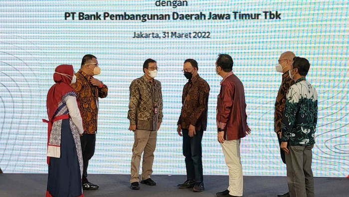 Bank Jatim adalah Bank Pembangunan Daerah pertama yang mengimplementasikan secara komersial 4 Layanan Digital Security Telkomsel, yakni Telkomsel SimSwap Solution, Telkomsel Advance Authentication, iOT Sphere dan SD Wan.