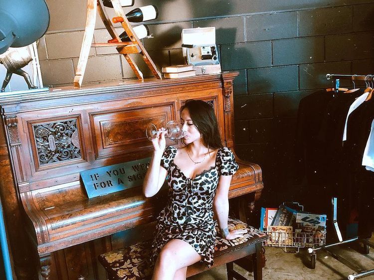 Janisaa Pradja, Istri Mike Lewis Ternyata Ahli Wine Connoisseur