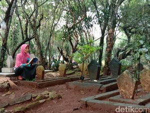 Hukum Ziarah Kubur Jelang dan Sesudah Lebaran
