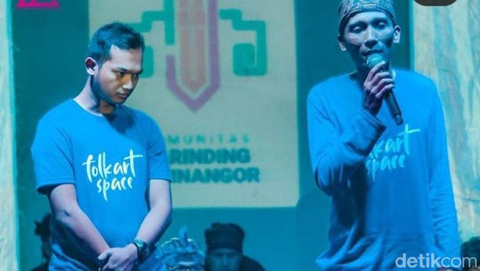 Komunitas Folkart Space menjadi salah satu komunitas yang cukup intens dalam menggali warisan budaya di kawasan Cikeruh, Kecamatan Jatinangor, Kabupaten Sumedang.