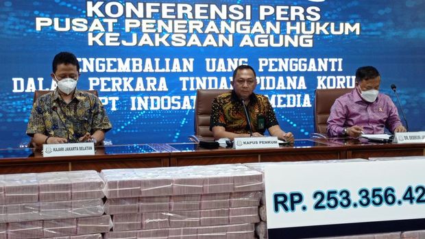 Konferensi pers Kejaksaan eksekusi  Rp 253,3 M dari terpidana Indar Atmanto
