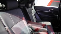 Mobil yang bertarung di segmen medium Sport Utility Vehicles (SUV) ini sudah terjual 208.749 unit sejak diperkenalkan di Indonesia pada 2015 silam. Di Indonesia, HR-V generasi kedua dibidik bisa laku 35 ribu unit dalam setahun.  