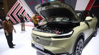 Sedangkan varian tertingginya, HR-V 1.5L RS Turbo hadir dengan tampilan yang lebih semakin dan mengusung Mesin 1.5L VTEC TURBO yang menghasilkan tenaga 177 PS pada 6.000 rpm dan torsi maksimum 240 Nm pada 1.700-4.500 rpm. Model ini dibanderol nyaris setengah miliar rupiah, atau tepatnya Rp 499,9 juta.  