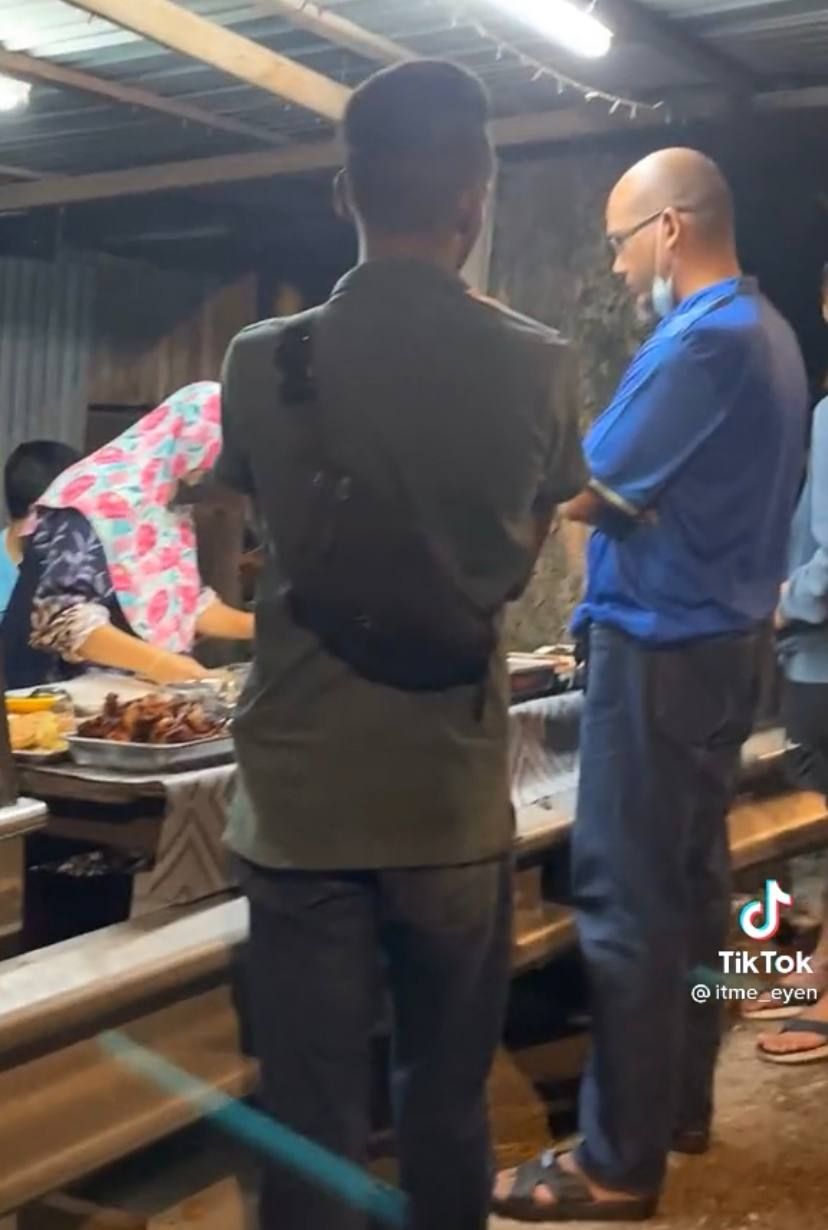 Marketing Level Dewa, Ibu Ini Jualan Nasi Lemak Saat Polisi Lakukan Tilang