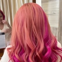 Beginilah penampakan rambut baru Marshanda usai di styling. Banyak netizen yang memuji warna rambut baru Marshanda dan menyebutnya makin terlihat cantik. Bagaimana menurutmu? Foto: Instagram/@marshanda99