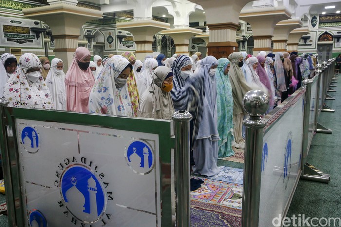 Masjid Agung Al-Azhar, Jakarta Selatan, bakal menggelar salat Tarawih berjemaah, Jumat (1/4/2022) malam.