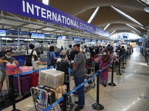 Jalani Hari Tak Biasa, Wanita Ini Jadikan Bandara Rumah