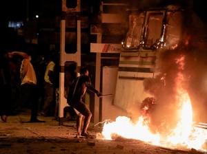 Kerusuhan Sri Lanka Memanas, Rumah Perdana Menteri Dibakar!