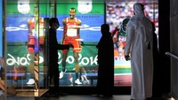 Museum Olimpiade dan Olahraga Qatar 3-2-1 seluas 19.000 meter persegi itu berlokasi di sebelah salah satu stadion yang akan digunakan untuk Piala Dunia tahun ini. Pembangunan museum sekaligus mengumpulkan beragam artefak bersejarah olahraga itu memakan waktu lebih dari 15 tahun. (AFP/KARIM JAAFAR)