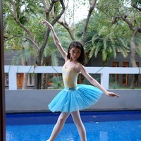 Nada sendiri merupakan seorang ballerina. Dirinya sudah belajar balet sejak kecil. Di akun Instagramnya, Nada sering memamerkan dirinya ketika melakukan gerakan-gerakan balet. Foto: Instagram/@nada_tarina_putri