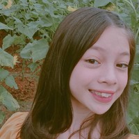 Rupanya Nada adalah anak dari teman baik Deddy Corbuzier. Melalui podcast milik Deddy, ayah Azka Corbuzier itu menjelaskan bahwa sebelumnya ia telah meminta izin dari ayah Nada untuk mengadopsinya. Foto: Instagram/@nada_tarina_putri