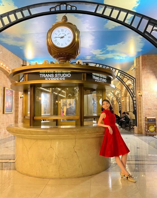 Nada Tarina Putri lahir di Jakarta pada 10 Agustus 2009. Nada merupakan putri dari bassist band T-Five, Bheben. Sedangkan ibu Nada merupakan seorang penari balet bernama Azalea Carolina. Foto: Instagram/@nada_tarina_putri