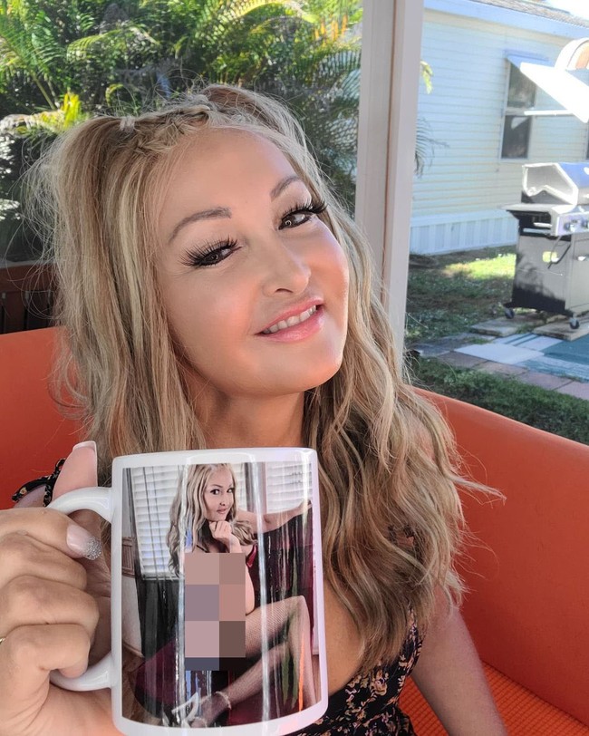 Nathalie pun mengaku jika rahasia cantiknya adalah gaya hidup sehat. Foto: Instagram @lalie.quebec