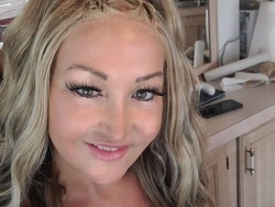 8 Foto Nenek yang Viral di TikTok Dikira Remaja, Mengaku Karena Suka Puasa