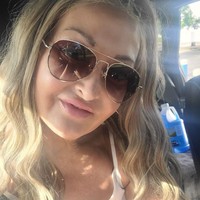 Di media sosial, Nathalie tak ragu tak ragu untuk membagikan pose seksinya. Nenek yang fisiknya disamakan dengan wanita muda tersebut juga seringkali menunjukkan posenya saat berolahraga. Foto: Instagram @lalie.quebec