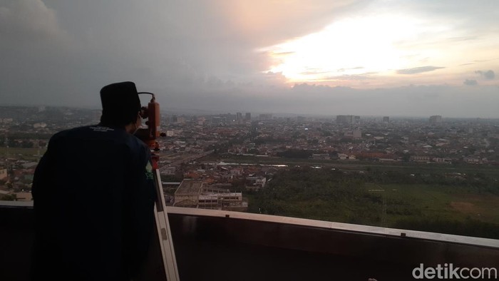 Pantauan hilal di MAJT, Kota Semarang, Jumat (1/4/2022).