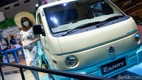 Kendati demikian, usher juga harus memiliki sedikit pengetahuan mengenai produk motor, mobil, atau truk yang didampinginya.  
