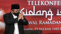 Menteri Agama Yaqut Cholil Qoumas bersiap memberikan keterangan pers usai sidang isbat di kantor Kementerian Agama, Jakarta, Jumat (1/4/2022).