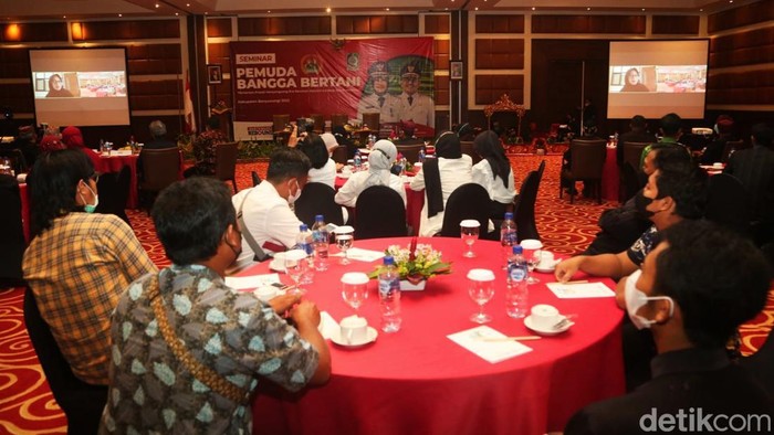 pemuda bangga bertani