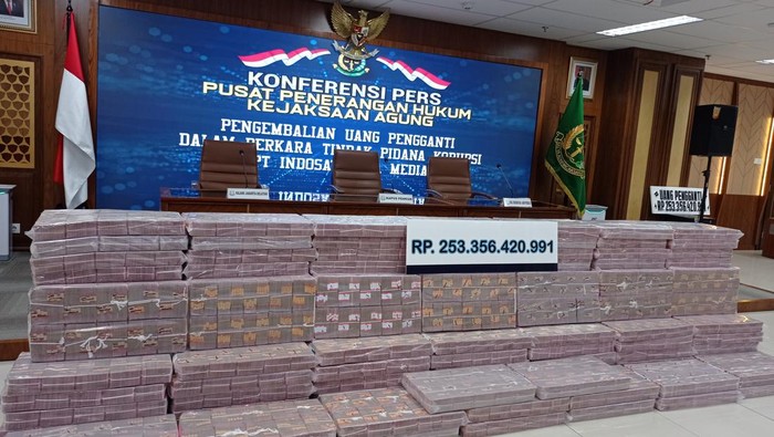 Penampakan gunungan uang di kasus IM2 (Wilda-detikcom)