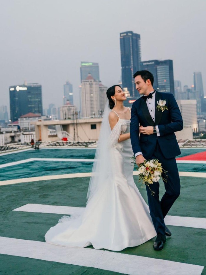 Pernikahan Mike Lewis dan Janisaa Pradja Pernikahan Mike Lewis dan Janisaa Pradja