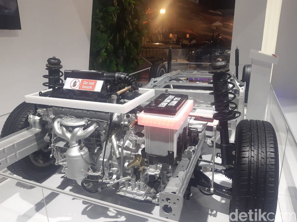 Platform mobil hybrid Suzuki
